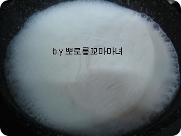 케이크 한입 이미지